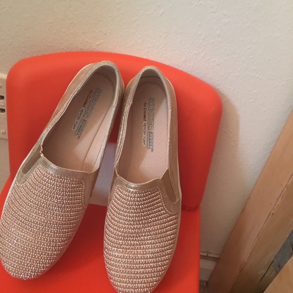 Sparkling pink skecher sneakers